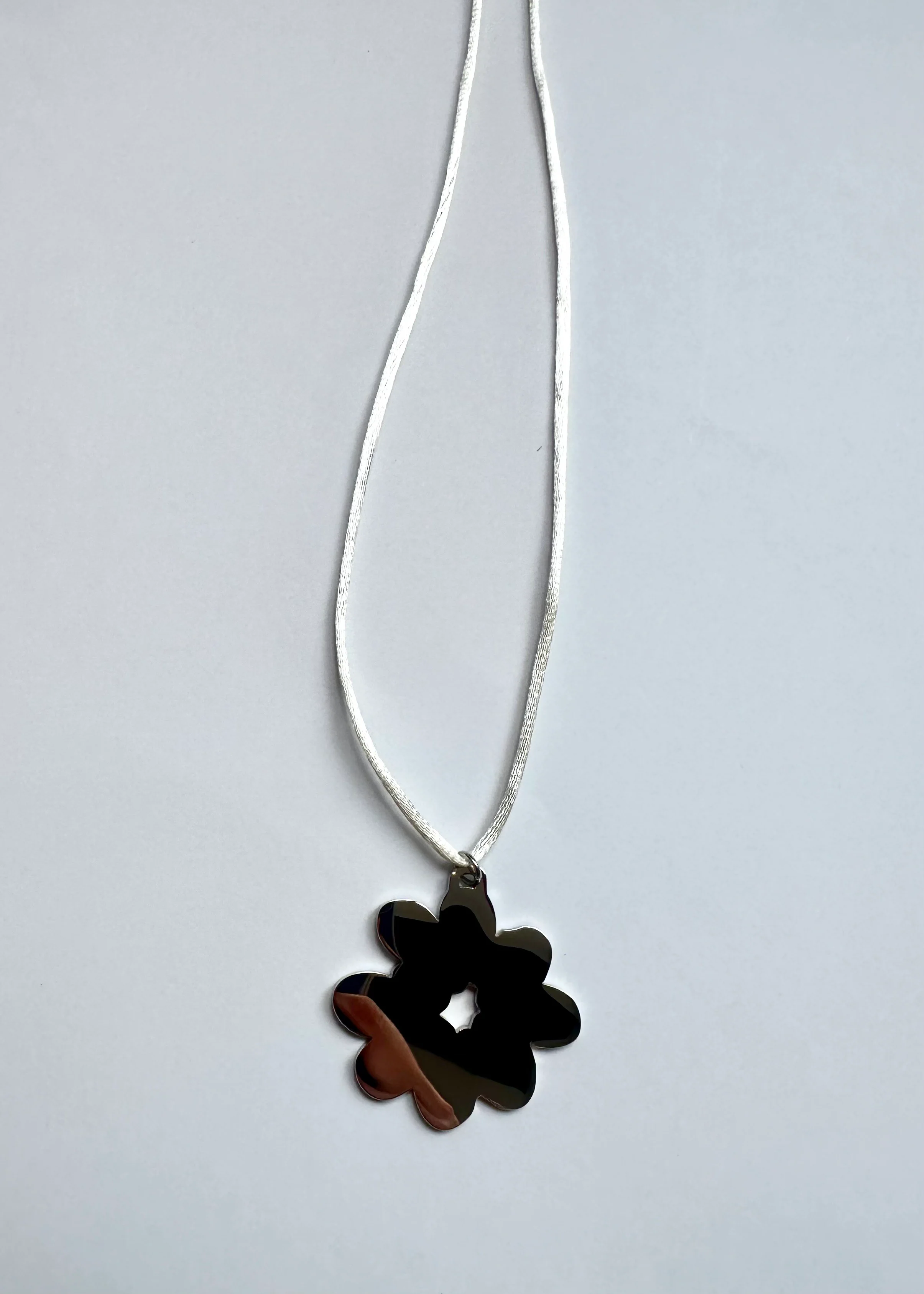 July Child X Norah Store Blobby Flower Necklace - Image 3