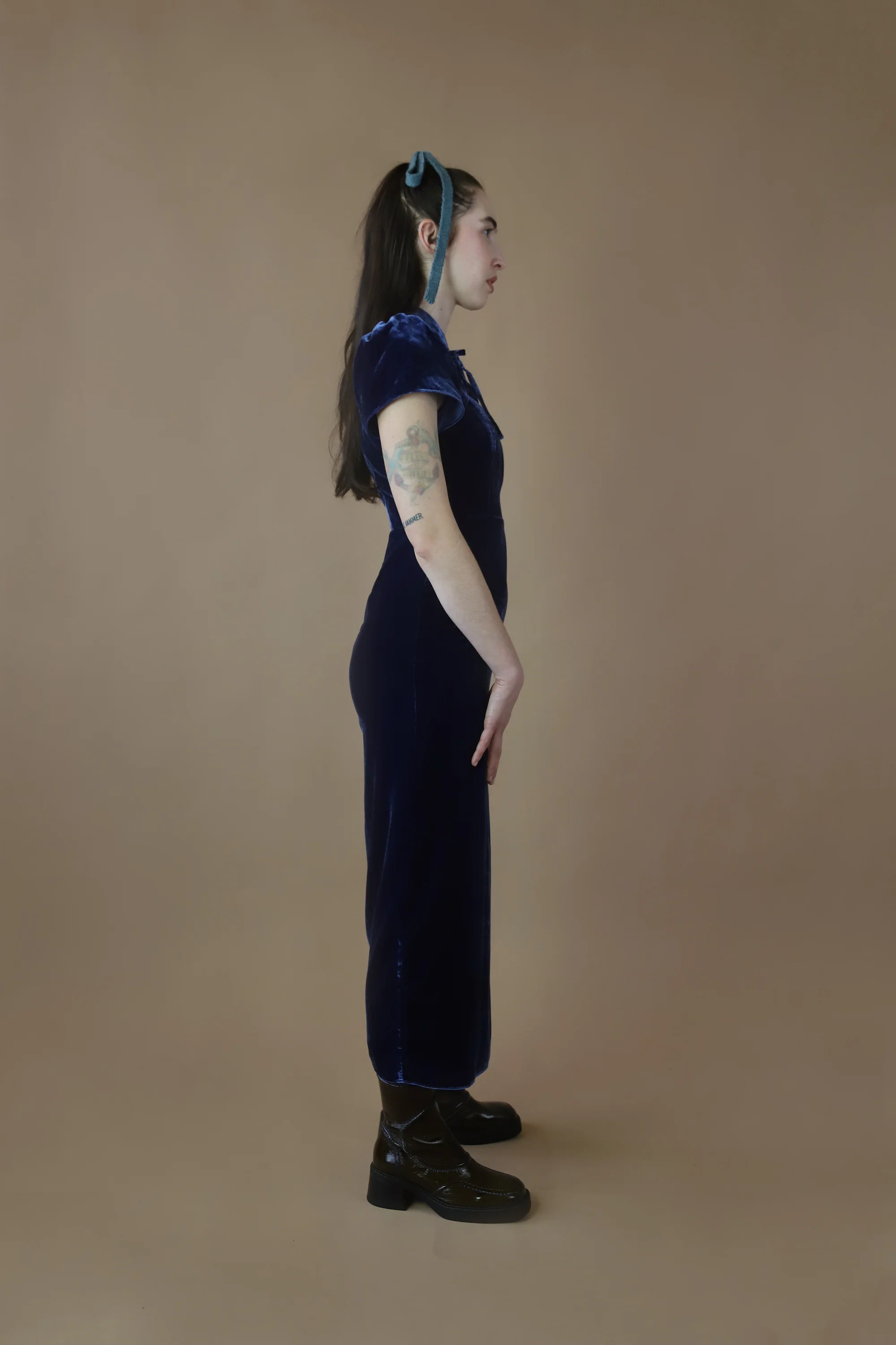 Carmella Velvet Midi Dress | Navy - Image 6