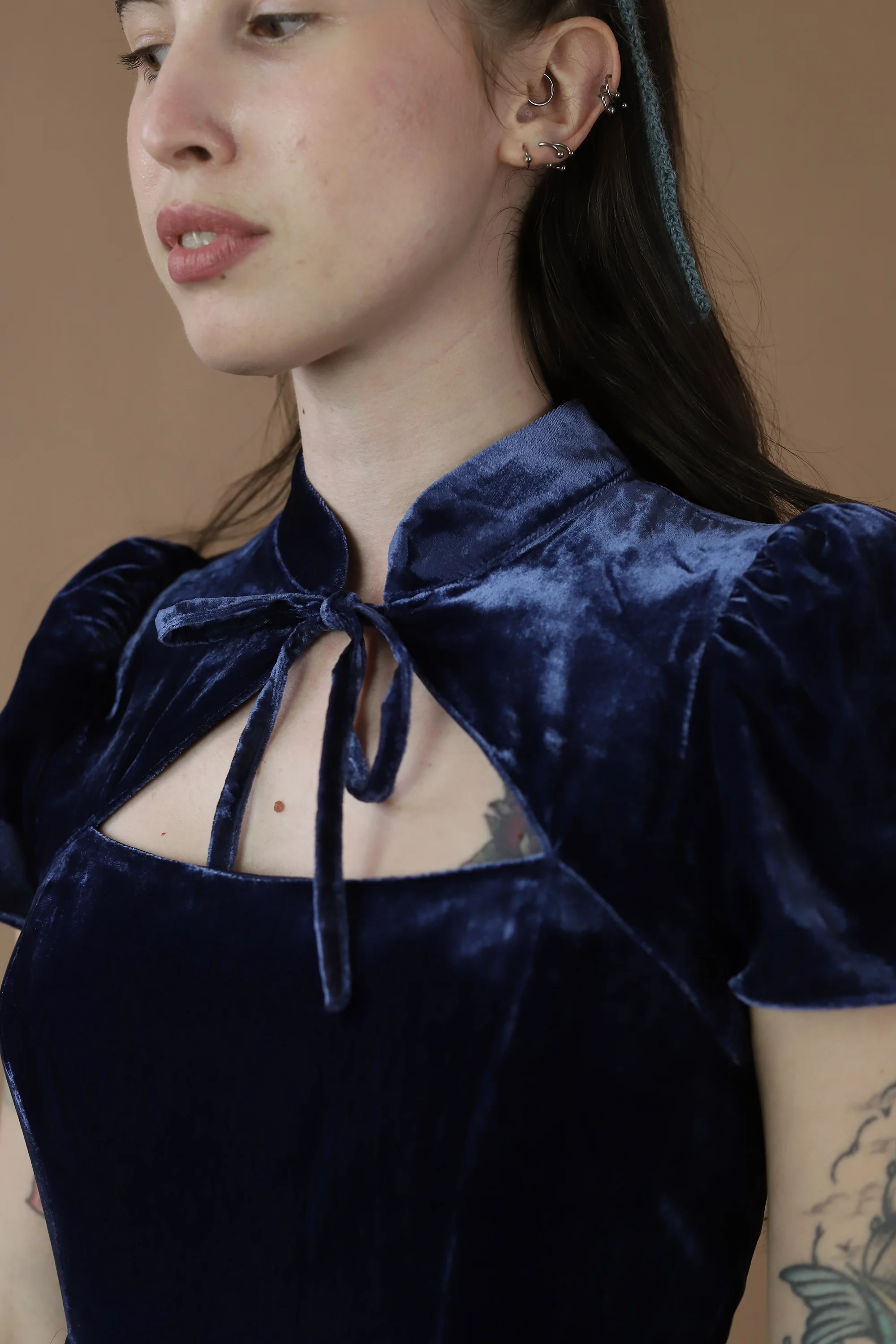 Carmella Velvet Midi Dress | Navy - Image 7